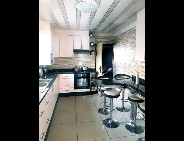 2 BEDROOM HOUSE FOR SALE IN ZONDI